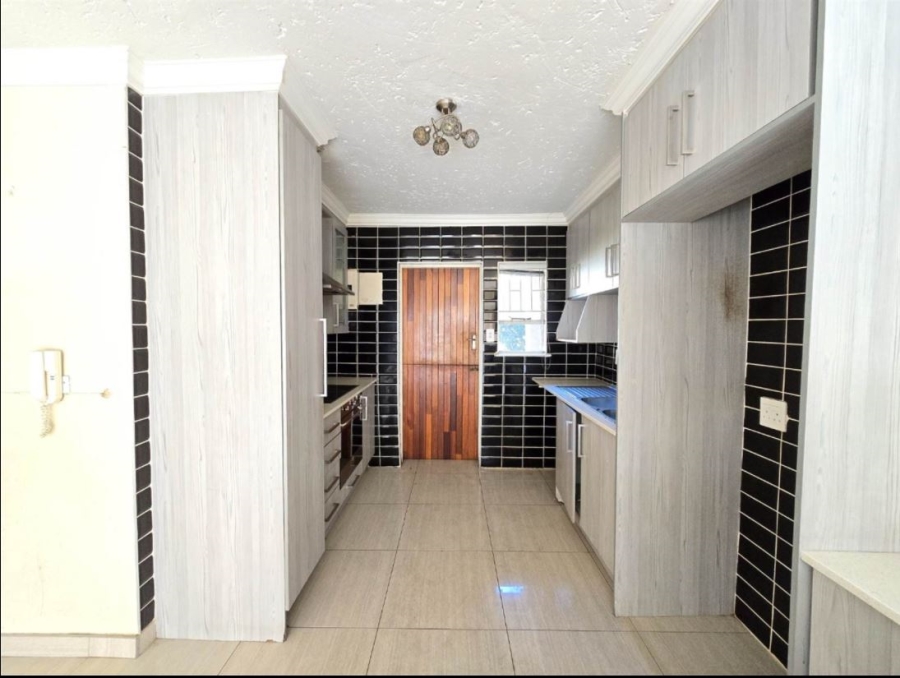 3 Bedroom Property for Sale in Glenanda Gauteng