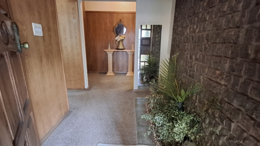 4 Bedroom Property for Sale in Pretoria Gardens Gauteng