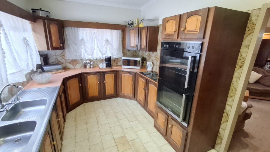 4 Bedroom Property for Sale in Pretoria Gardens Gauteng