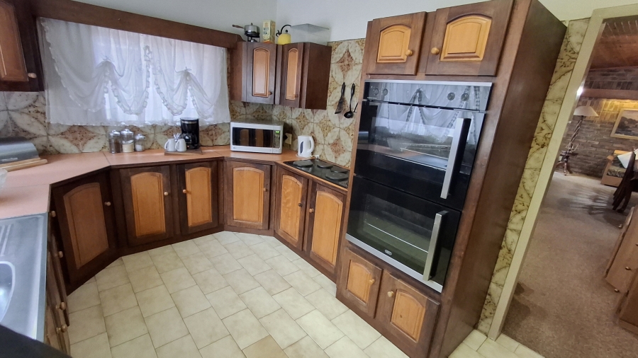 4 Bedroom Property for Sale in Pretoria Gardens Gauteng
