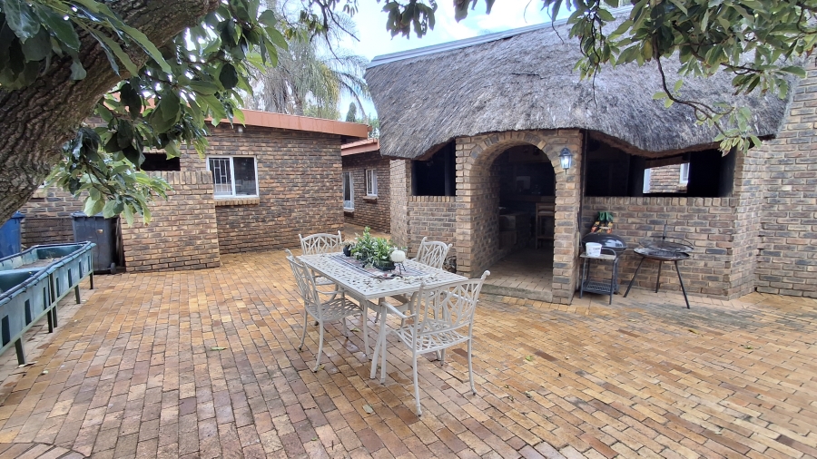 4 Bedroom Property for Sale in Pretoria Gardens Gauteng
