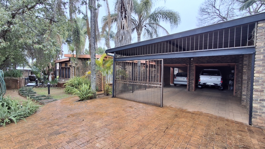 4 Bedroom Property for Sale in Pretoria Gardens Gauteng