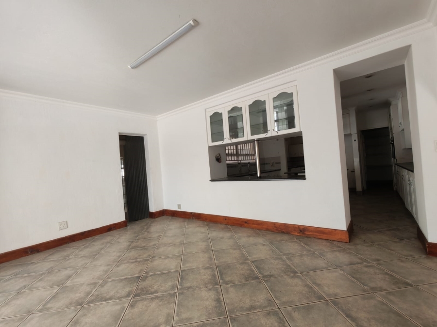 To Let 6 Bedroom Property for Rent in Florauna Gauteng