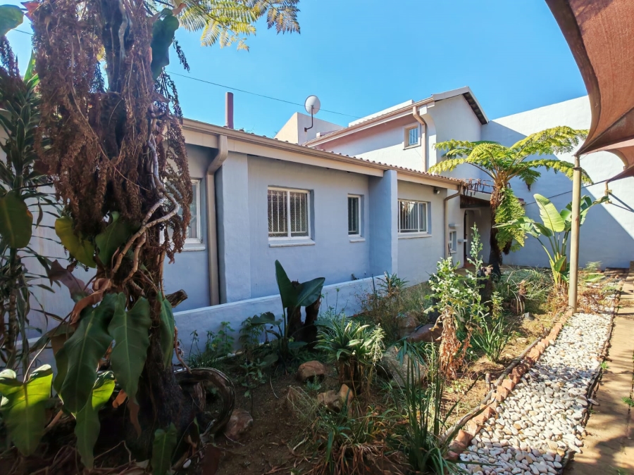 To Let 6 Bedroom Property for Rent in Florauna Gauteng
