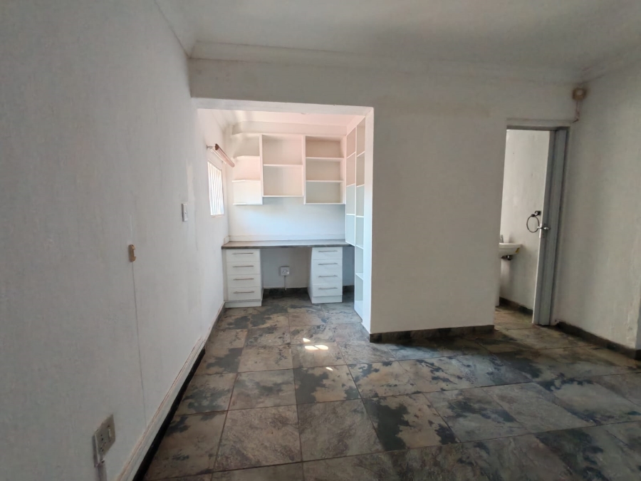 To Let 6 Bedroom Property for Rent in Florauna Gauteng