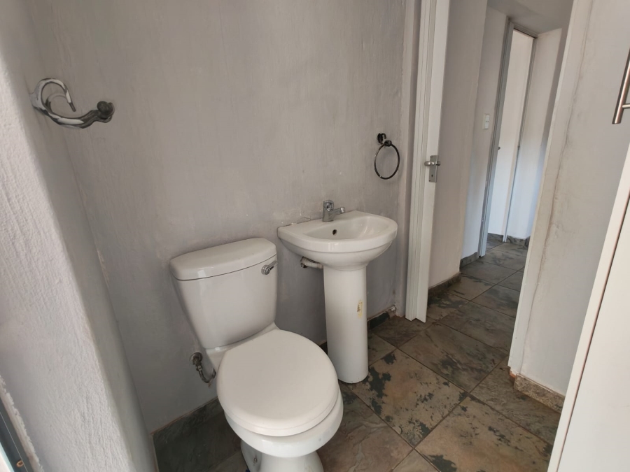 To Let 6 Bedroom Property for Rent in Florauna Gauteng
