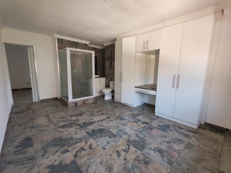 To Let 6 Bedroom Property for Rent in Florauna Gauteng