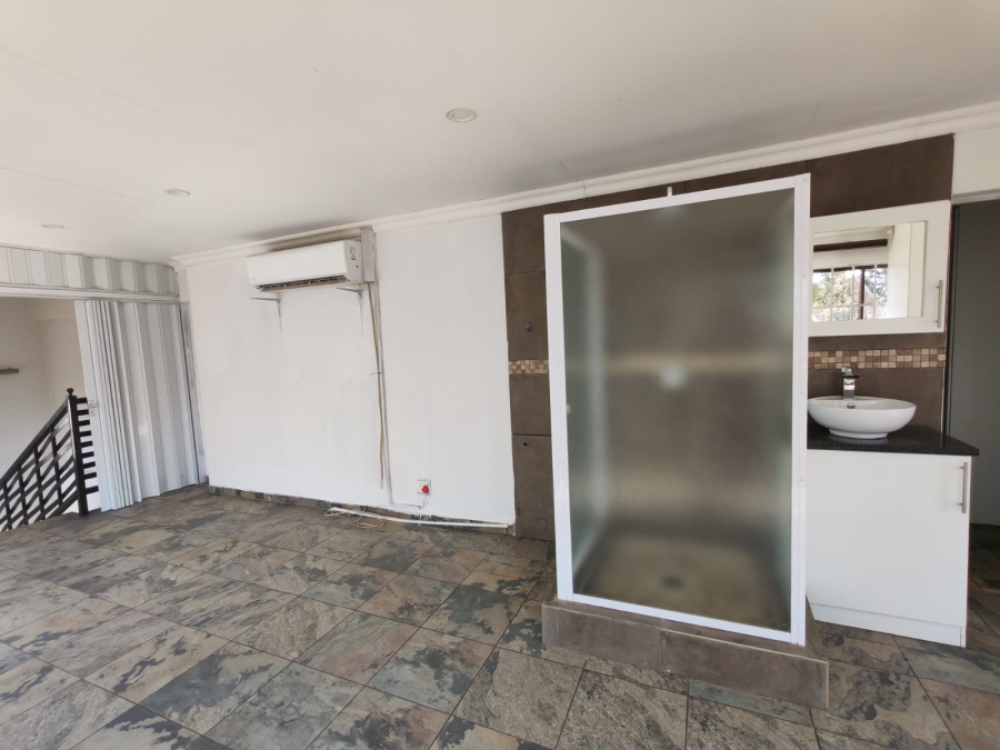 To Let 6 Bedroom Property for Rent in Florauna Gauteng