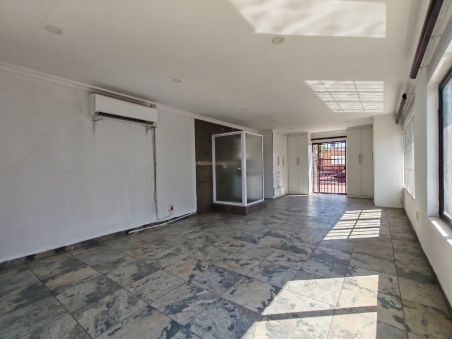 To Let 6 Bedroom Property for Rent in Florauna Gauteng