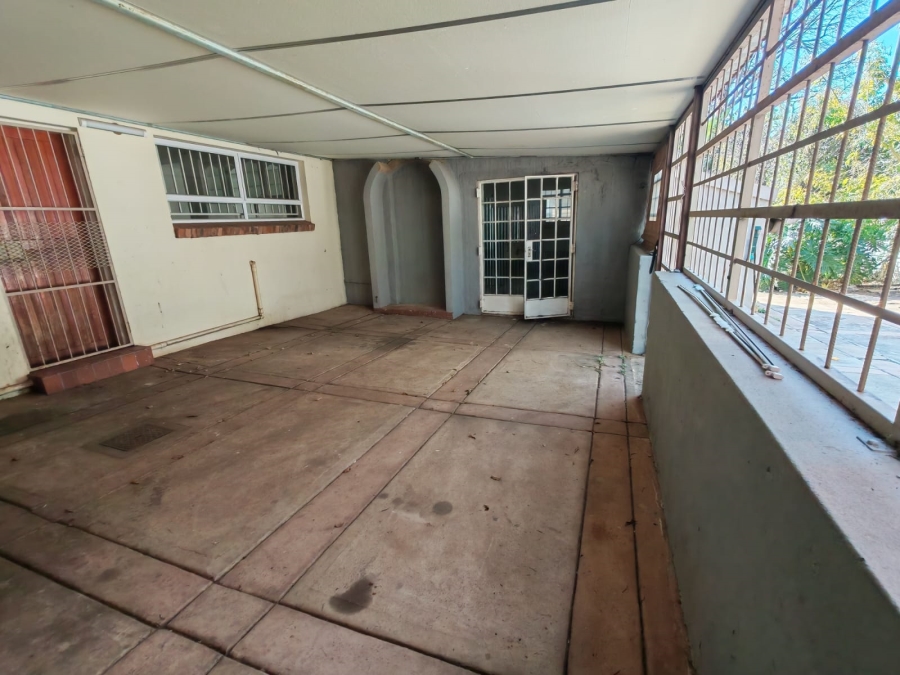To Let 6 Bedroom Property for Rent in Florauna Gauteng
