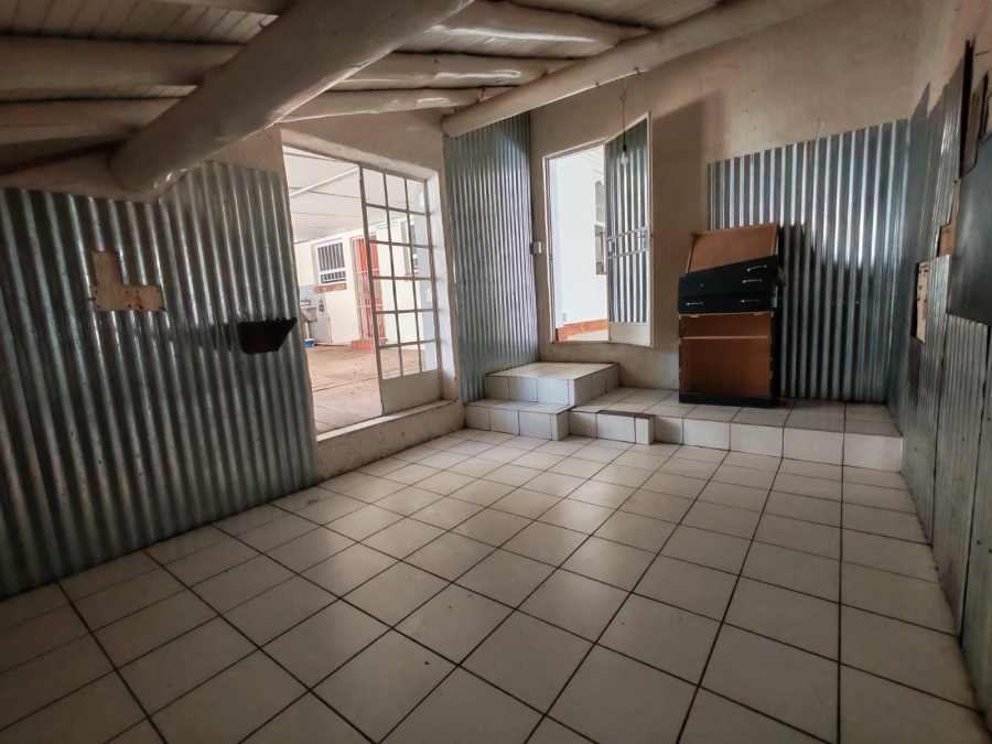 To Let 6 Bedroom Property for Rent in Florauna Gauteng