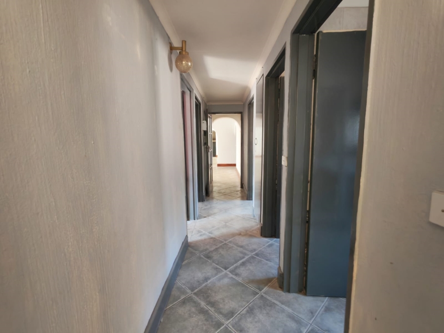 To Let 6 Bedroom Property for Rent in Florauna Gauteng