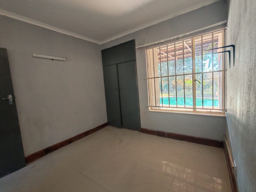 To Let 6 Bedroom Property for Rent in Florauna Gauteng