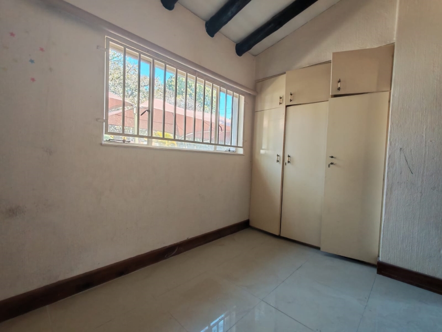 To Let 6 Bedroom Property for Rent in Florauna Gauteng