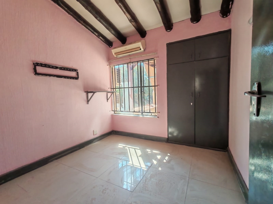 To Let 6 Bedroom Property for Rent in Florauna Gauteng