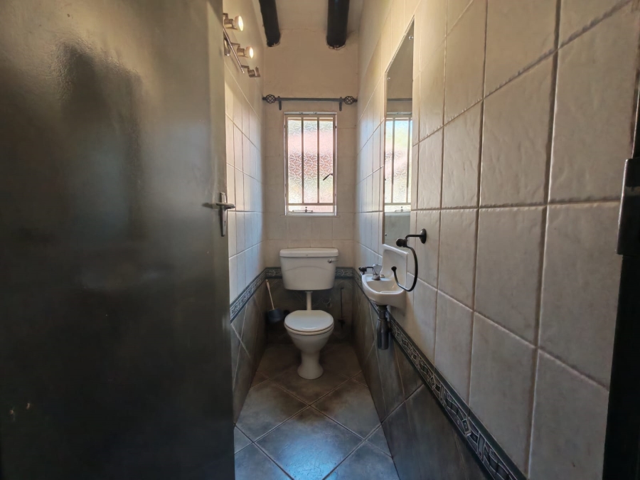 To Let 6 Bedroom Property for Rent in Florauna Gauteng