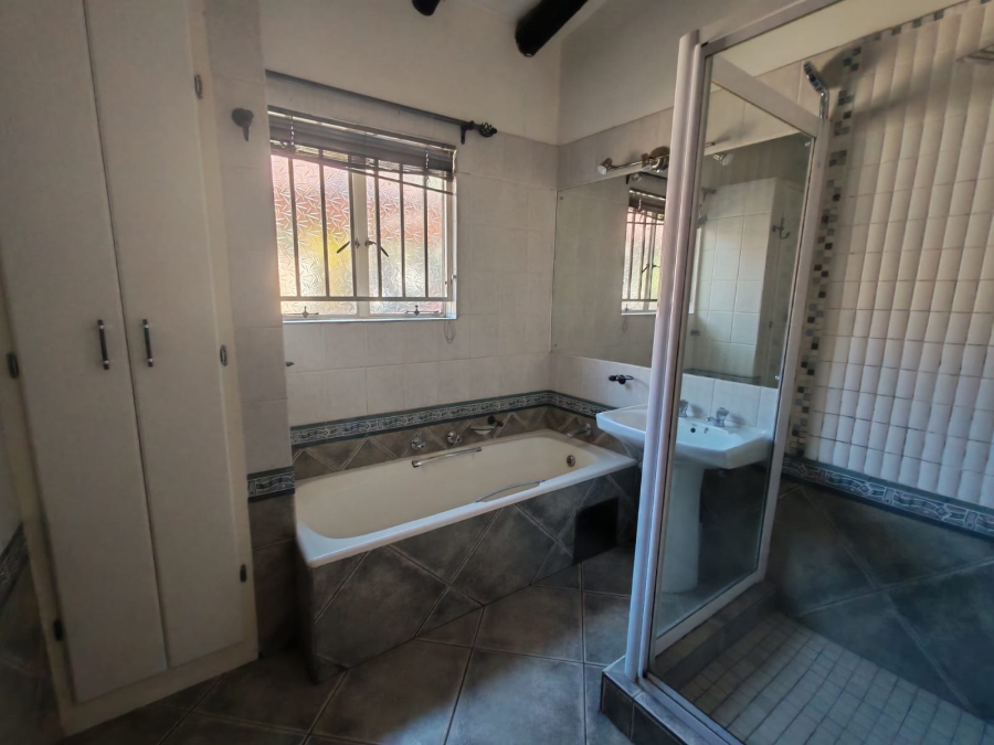 To Let 6 Bedroom Property for Rent in Florauna Gauteng