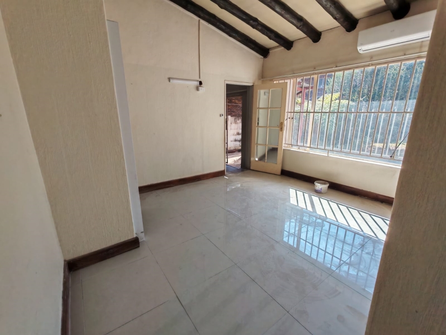 To Let 6 Bedroom Property for Rent in Florauna Gauteng