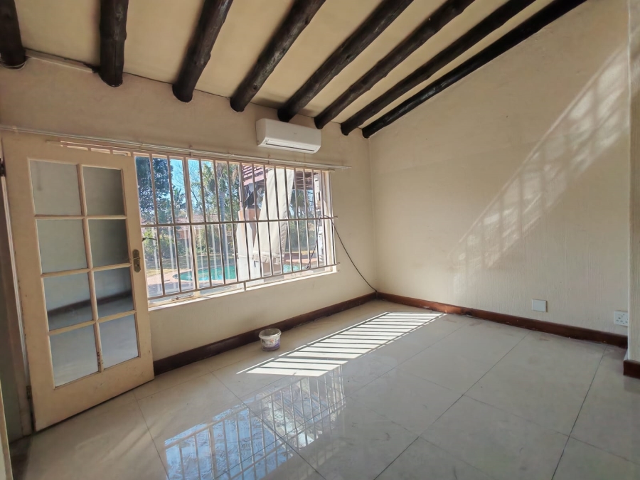 To Let 6 Bedroom Property for Rent in Florauna Gauteng
