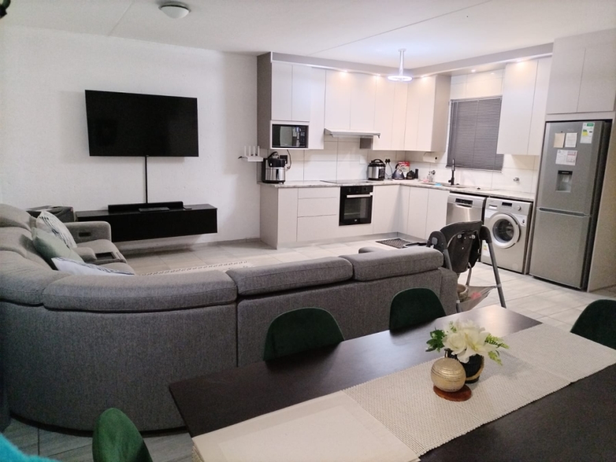 2 Bedroom Property for Sale in Greenstone Hill Gauteng