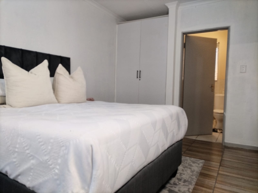 2 Bedroom Property for Sale in Greenstone Hill Gauteng