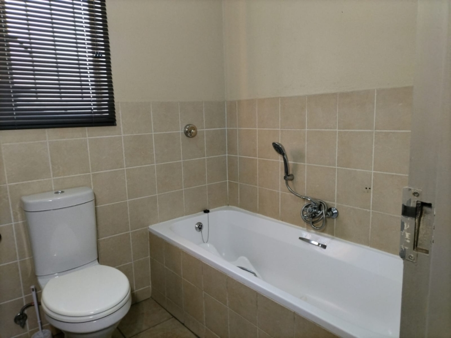 2 Bedroom Property for Sale in Greenstone Hill Gauteng