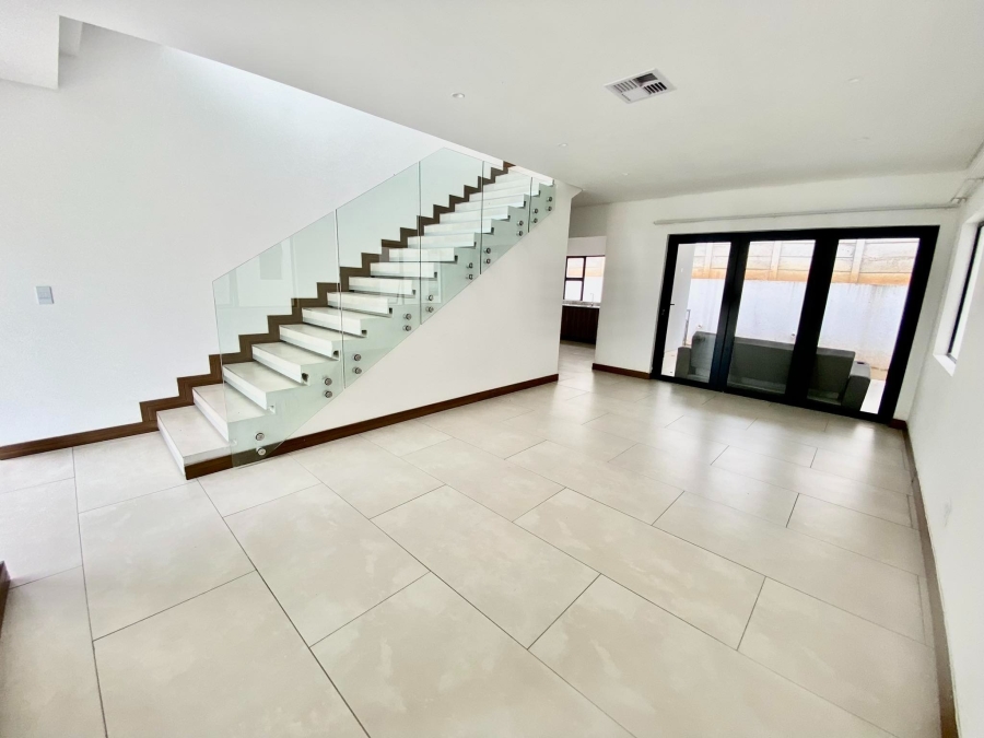 To Let 2 Bedroom Property for Rent in Sandown Gauteng