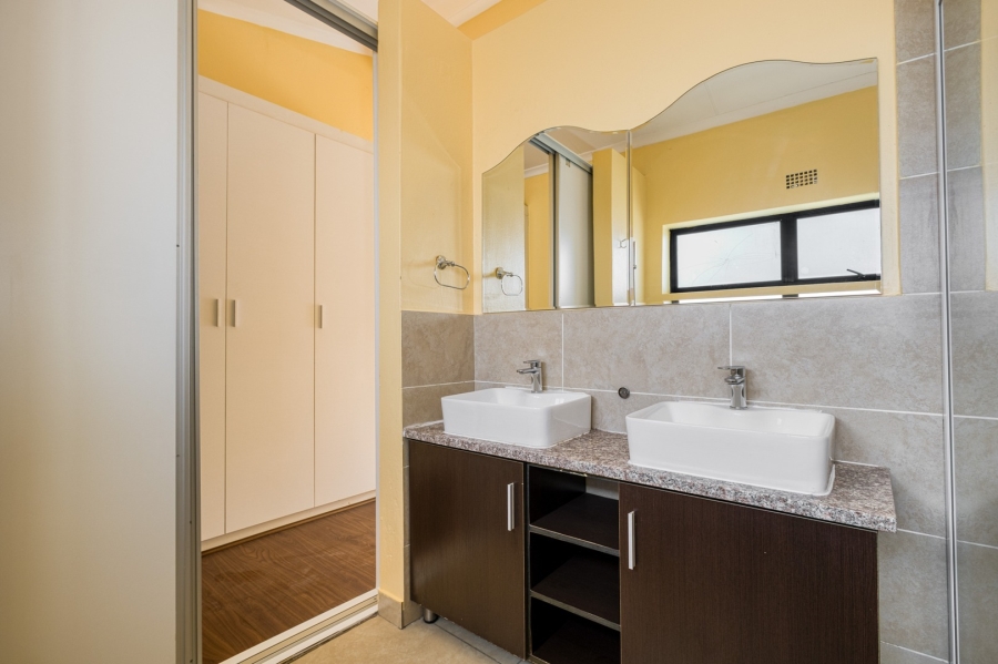To Let 3 Bedroom Property for Rent in Cedar Creek Gauteng