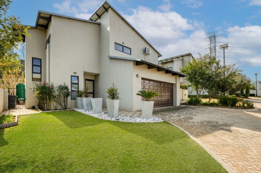 To Let 3 Bedroom Property for Rent in Cedar Creek Gauteng