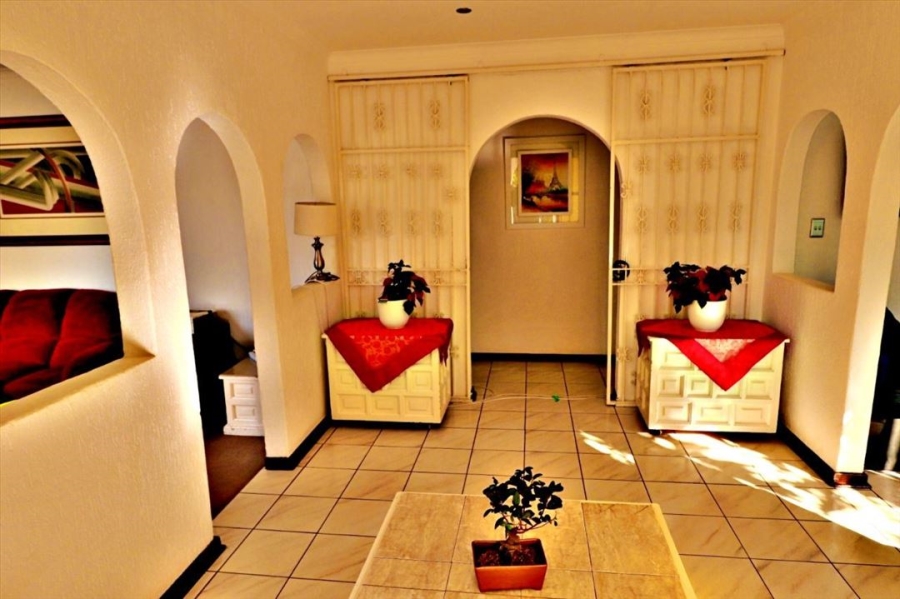 9 Bedroom Property for Sale in Edleen Gauteng