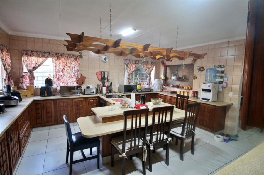 9 Bedroom Property for Sale in Edleen Gauteng