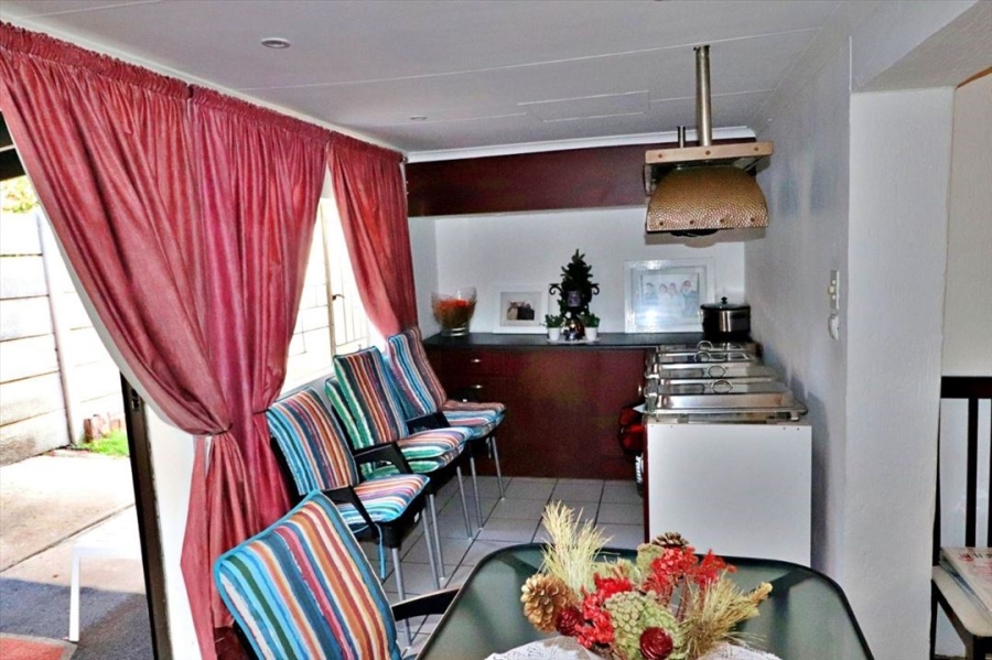 9 Bedroom Property for Sale in Edleen Gauteng
