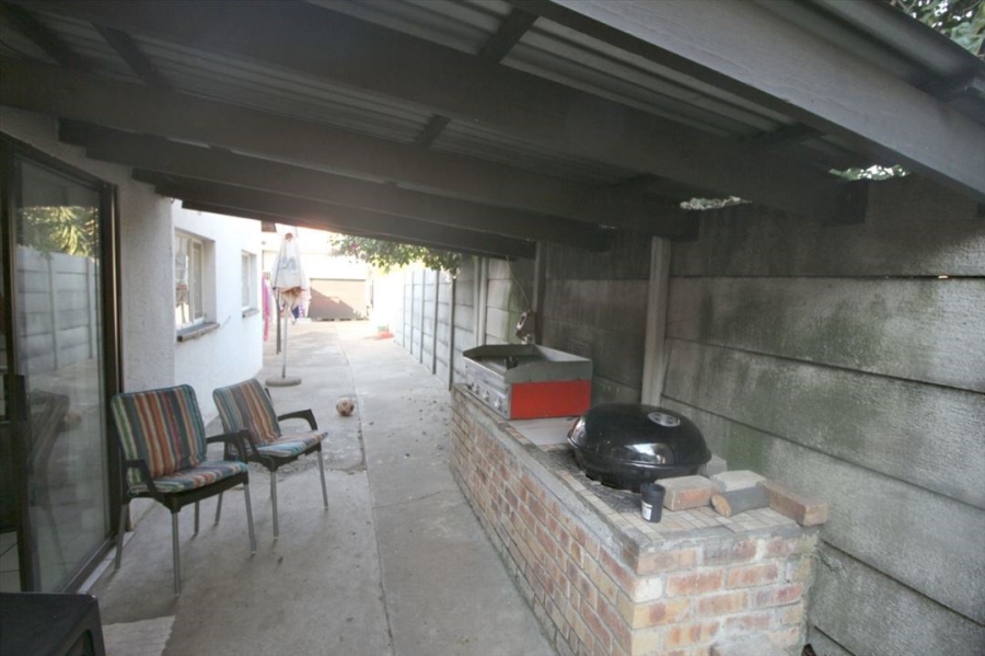 9 Bedroom Property for Sale in Edleen Gauteng