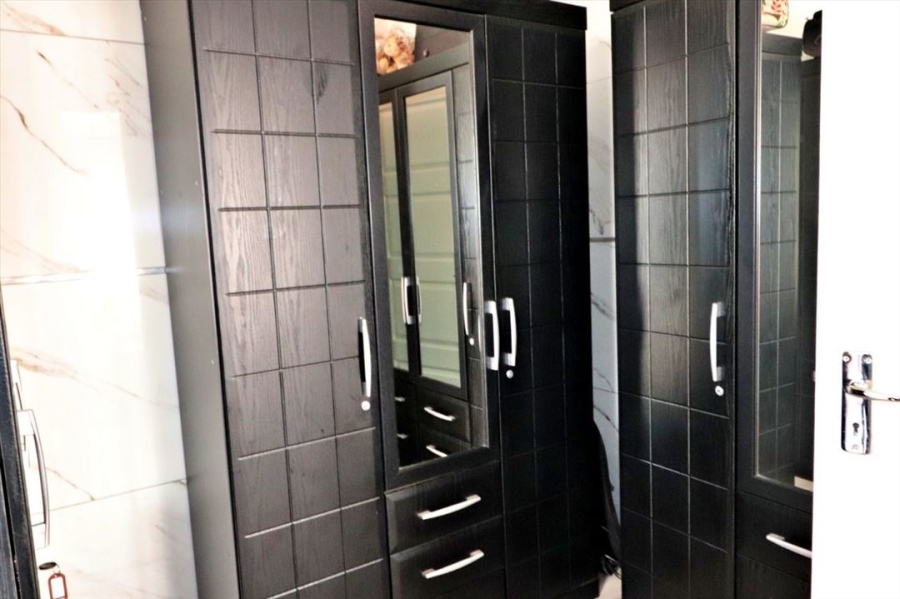 9 Bedroom Property for Sale in Edleen Gauteng