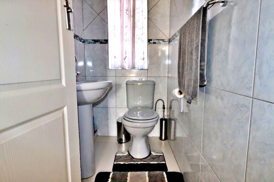 9 Bedroom Property for Sale in Edleen Gauteng