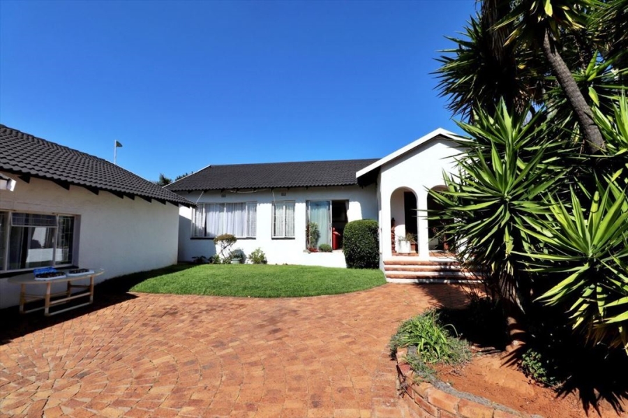 9 Bedroom Property for Sale in Edleen Gauteng