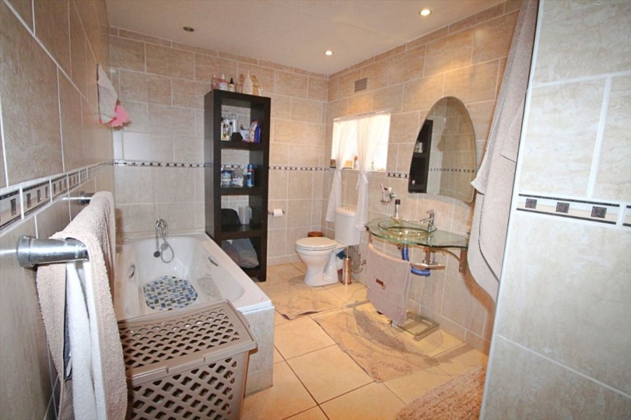 9 Bedroom Property for Sale in Edleen Gauteng