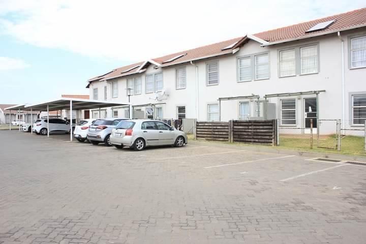 To Let 2 Bedroom Property for Rent in Aureus Gauteng