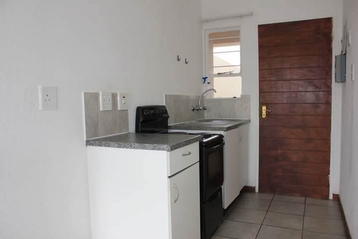 To Let 2 Bedroom Property for Rent in Aureus Gauteng