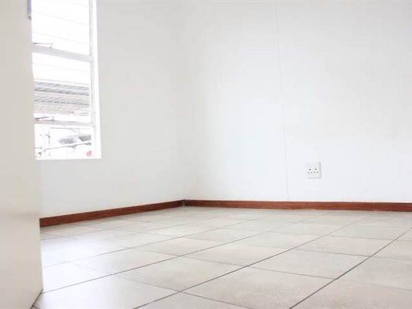 To Let 2 Bedroom Property for Rent in Aureus Gauteng