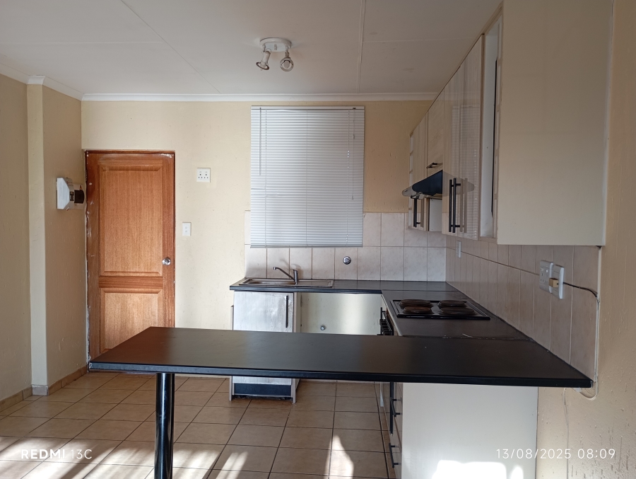 To Let 2 Bedroom Property for Rent in Greenstone Hill Gauteng