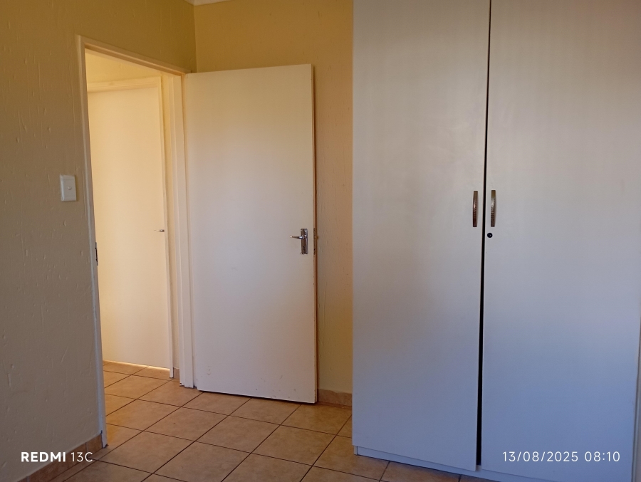 To Let 2 Bedroom Property for Rent in Greenstone Hill Gauteng