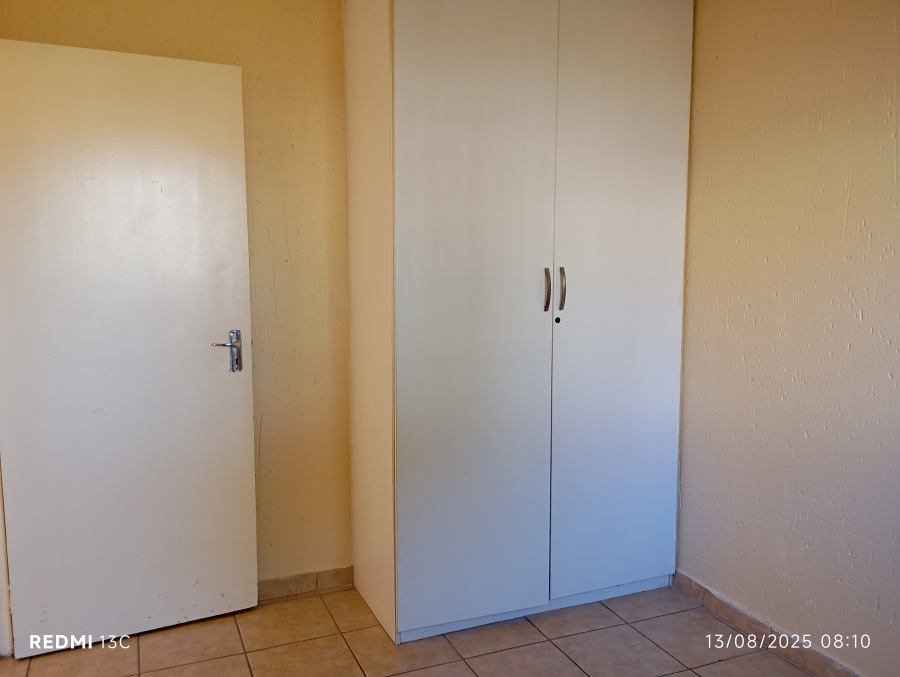 To Let 2 Bedroom Property for Rent in Greenstone Hill Gauteng