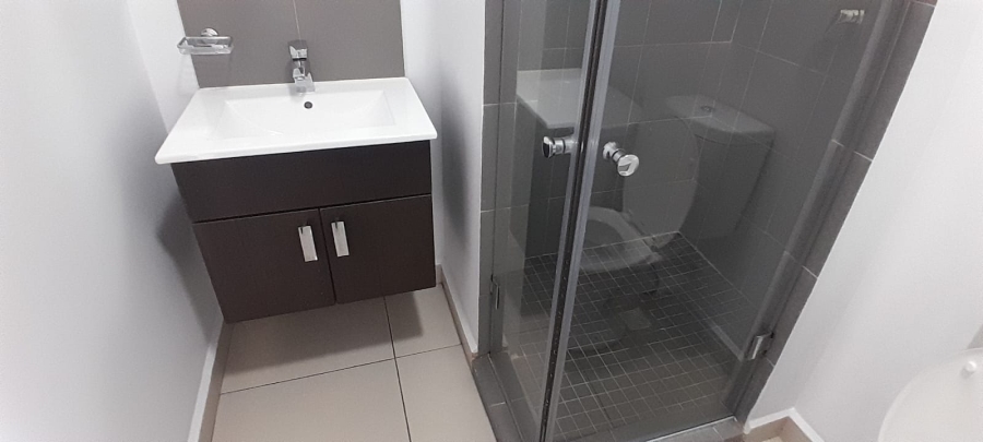 To Let 2 Bedroom Property for Rent in Magaliessig Gauteng