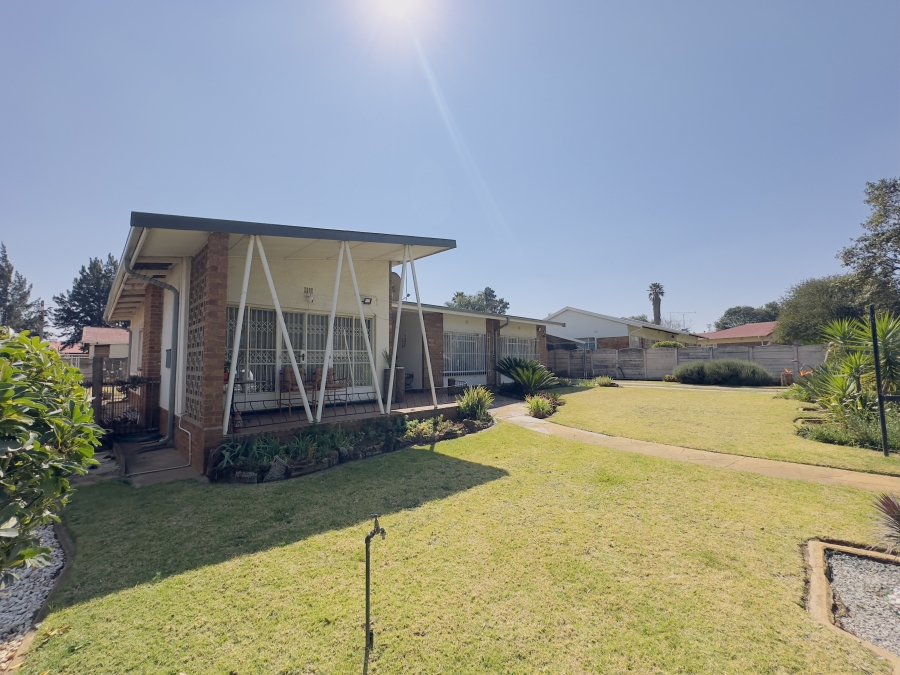 4 Bedroom Property for Sale in Verwoerdpark Gauteng