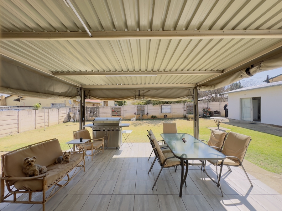 4 Bedroom Property for Sale in Verwoerdpark Gauteng
