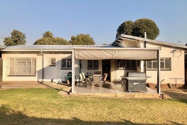 4 Bedroom Property for Sale in Verwoerdpark Gauteng