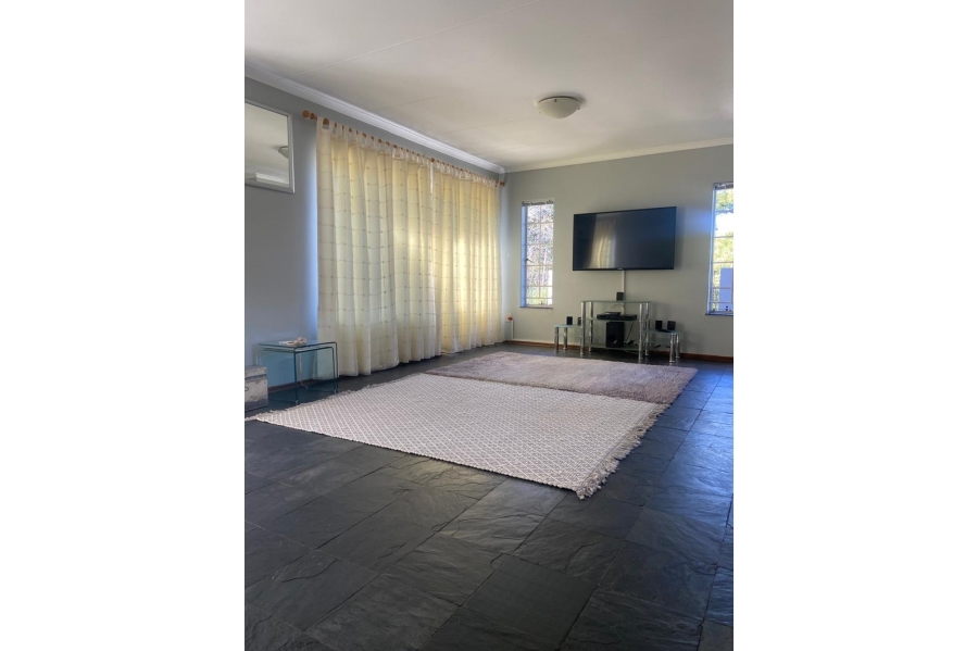 2 Bedroom Property for Sale in Constantia Kloof Gauteng