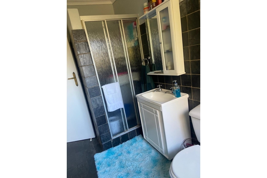 2 Bedroom Property for Sale in Constantia Kloof Gauteng