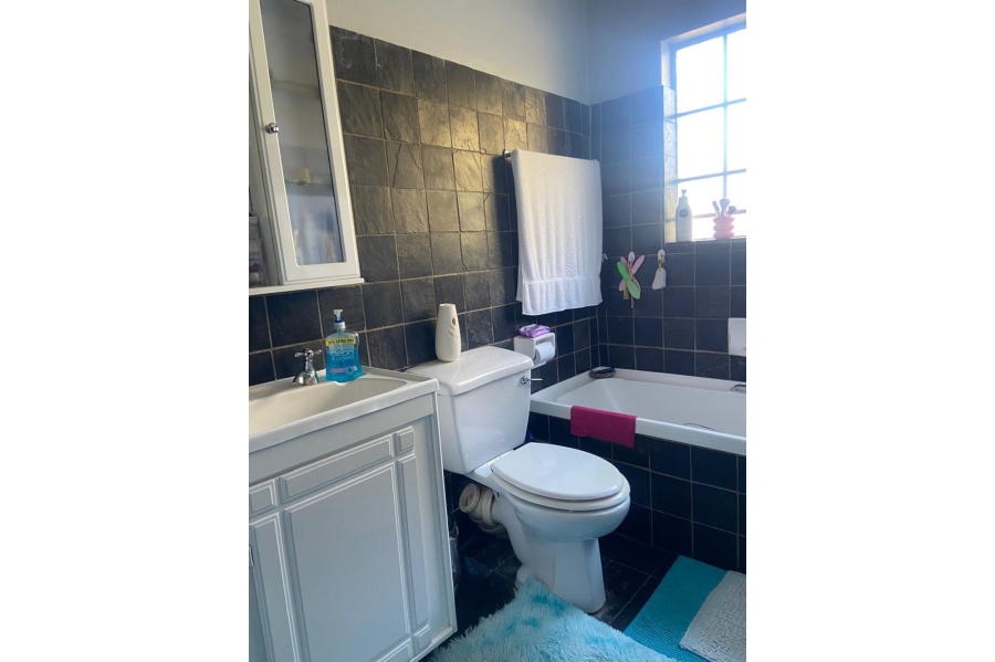 2 Bedroom Property for Sale in Constantia Kloof Gauteng